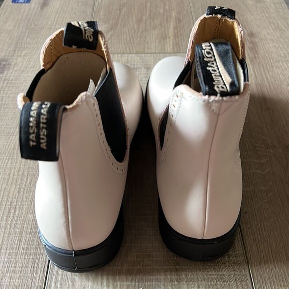 Blundstone Ivory and Black Ankle Boots